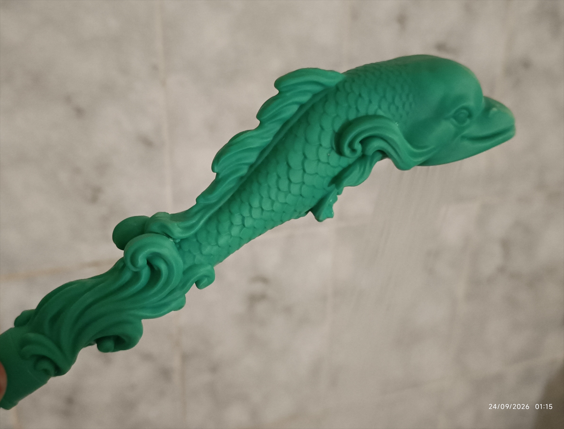 Ornement vert en forme de poisson — réalisation de l’atelier 3D Fabbtory