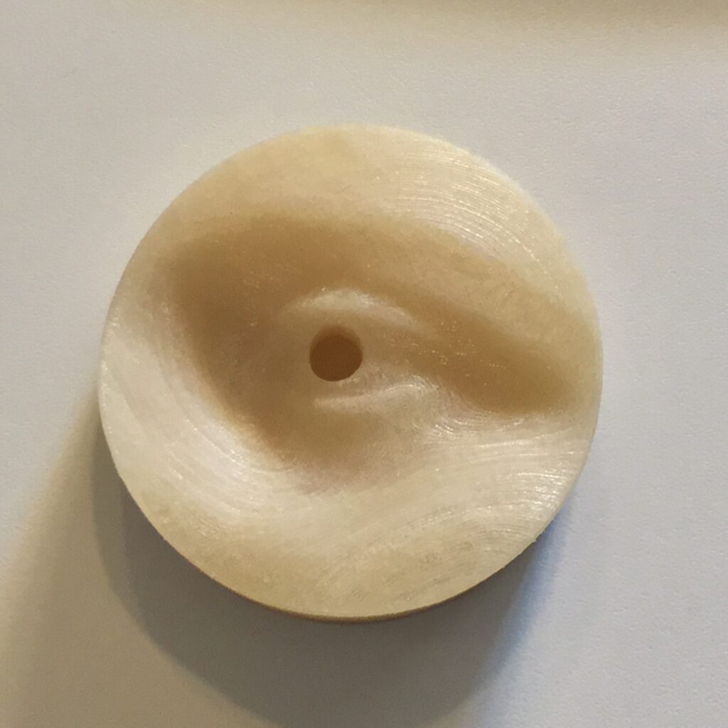 Pièce blanche circulaire — réalisation de l’atelier 3D Fabbtory