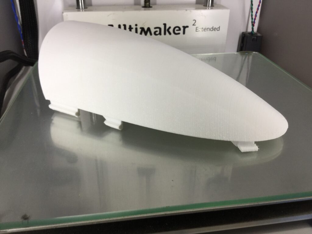 Forme blanche allongée — réalisation de l’atelier 3D Fabbtory
